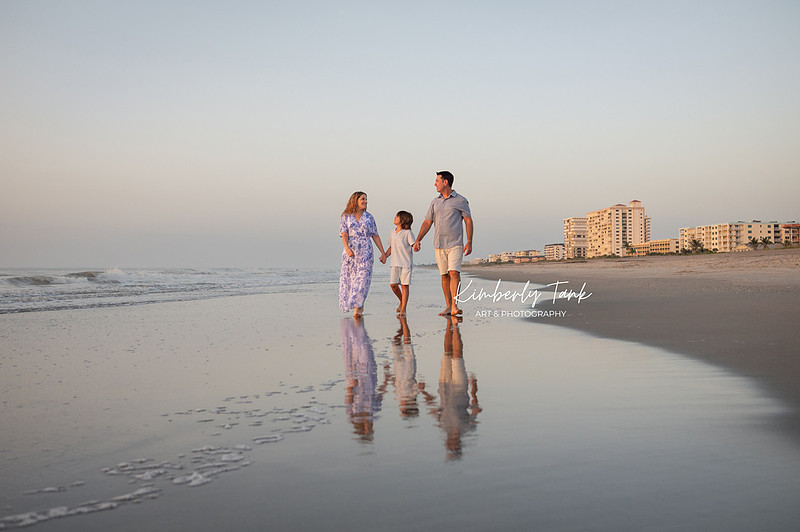 sunrise photos at the beach with mom dad and son
