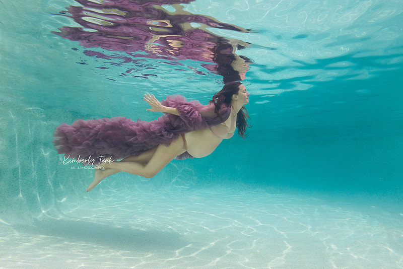 underwater maternity photo in pool