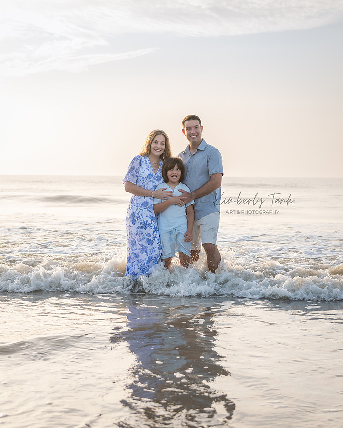 sunrise photos at the beach with mom dad and son