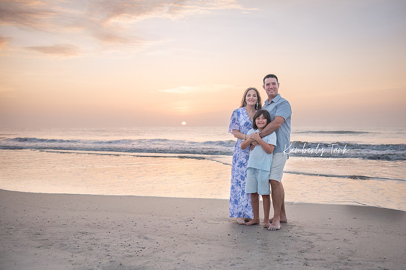 sunrise photos at the beach with mom dad and son