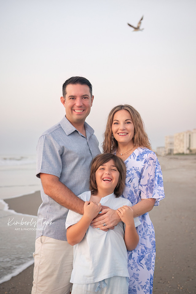 sunrise photos at the beach with mom dad and son