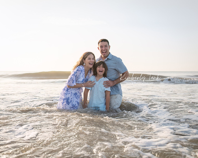 sunrise photos at the beach with mom dad and son